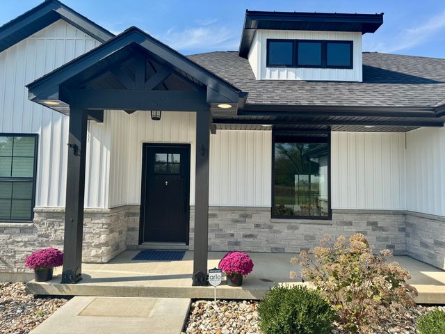 10385 N HWY VV, Columbia, MO 65202