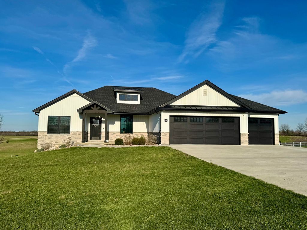 10385 N HWY VV, Columbia, MO 65202