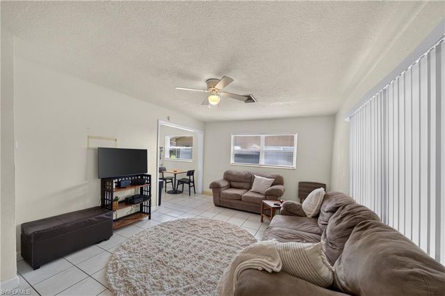 1306 SE 40th TER, Cape Coral, FL 33904