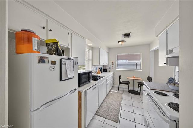 1306 SE 40th TER, Cape Coral, FL 33904