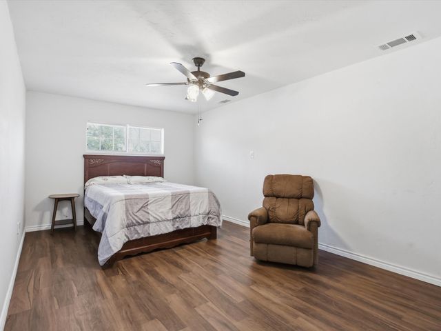 1310 E Lovers Lane, Arlington, TX 76010