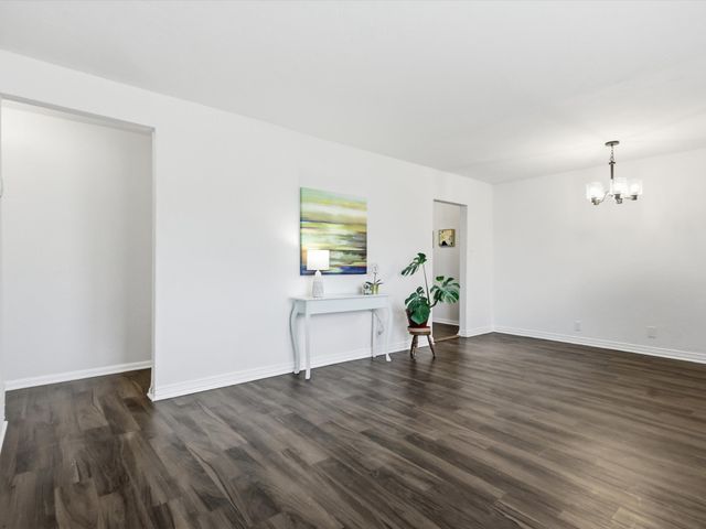 1310 E Lovers Lane, Arlington, TX 76010