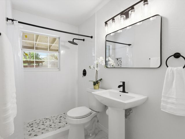 1310 E Lovers Lane, Arlington, TX 76010