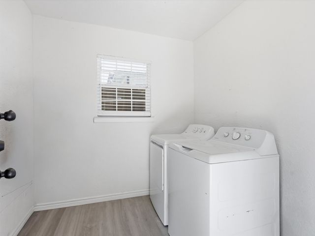 1310 E Lovers Lane, Arlington, TX 76010