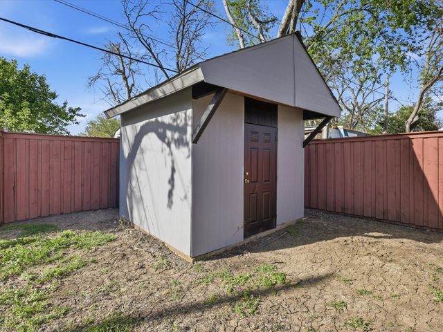 1310 E Lovers Lane, Arlington, TX 76010