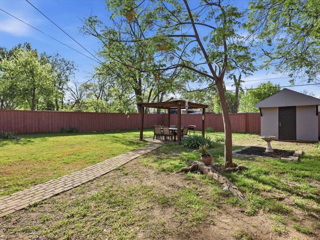 1310 E Lovers Lane, Arlington, TX 76010