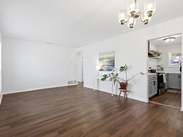 1310 E Lovers Lane, Arlington, TX 76010