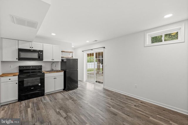 9304 CEDAR FOREST DR, Fredericksburg, VA 22408