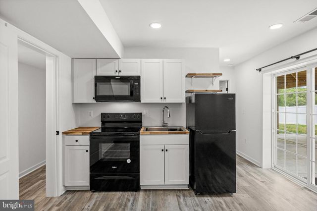 9304 CEDAR FOREST DR, Fredericksburg, VA 22408