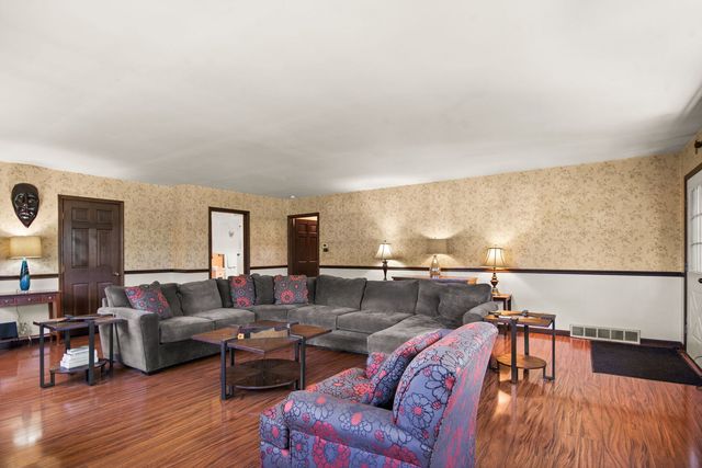 6N192 Weber Drive, St. Charles, IL 60174