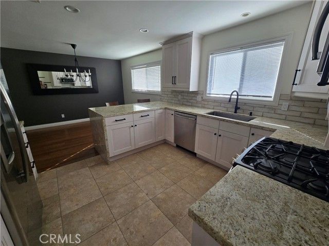 18550 Hatteras Street 17, Tarzana (los Angeles), CA 91356