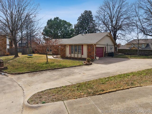 1713 W Van Buren Court, Broken Arrow, OK 74011