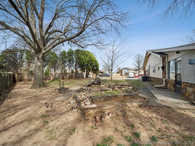 1713 W Van Buren Court, Broken Arrow, OK 74011