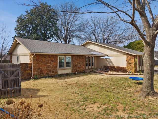 1713 W Van Buren Court, Broken Arrow, OK 74011