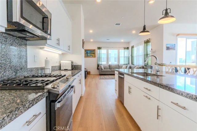 27504 Illumination Court, Valencia, CA 91381