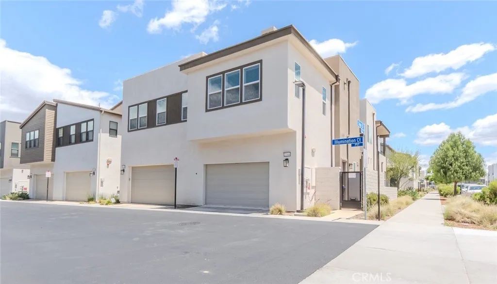 27504 Illumination Court, Valencia, CA 91381