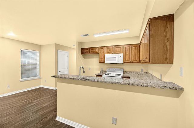 1716 S Waco Street, Van Alstyne, TX 75495