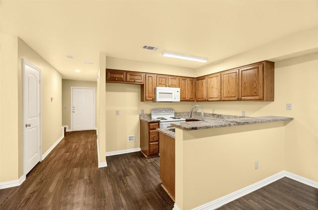 1716 S Waco Street, Van Alstyne, TX 75495