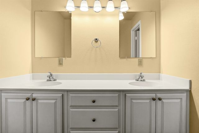 1716 S Waco Street, Van Alstyne, TX 75495