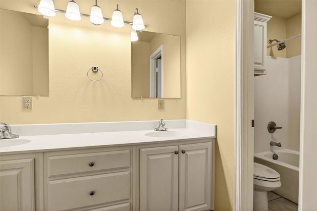 1716 S Waco Street, Van Alstyne, TX 75495