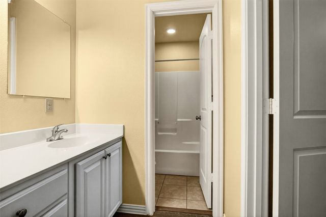 1716 S Waco Street, Van Alstyne, TX 75495