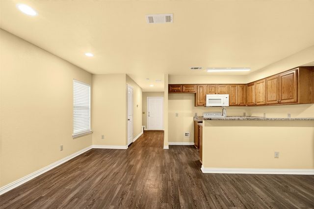 1716 S Waco Street, Van Alstyne, TX 75495