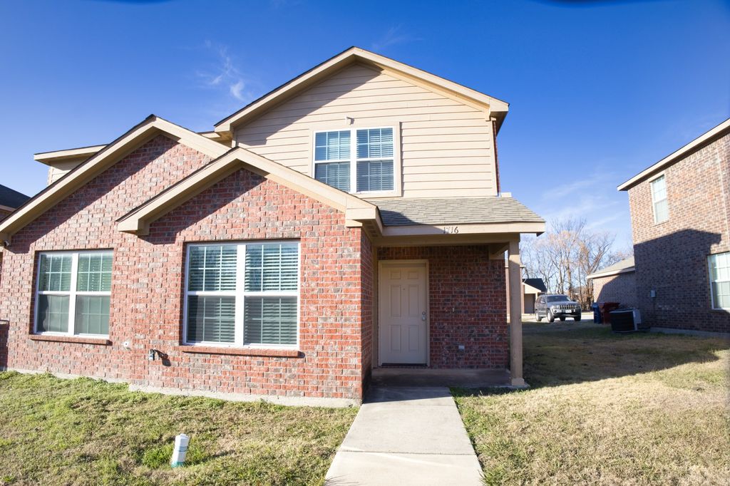 1716 S Waco Street, Van Alstyne, TX 75495