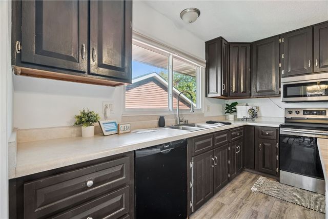 56 Julia Anne Drive NW, Cedar Rapids, IA 52405