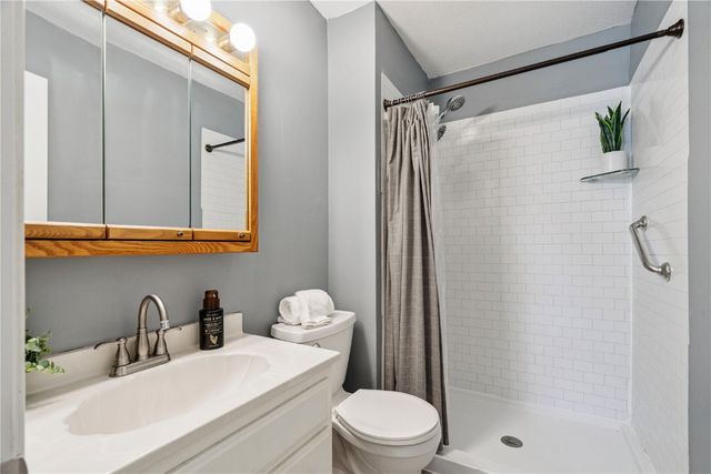 56 Julia Anne Drive NW, Cedar Rapids, IA 52405