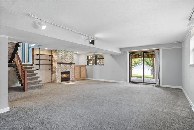 56 Julia Anne Drive NW, Cedar Rapids, IA 52405