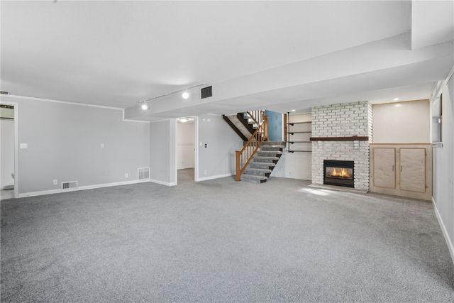 56 Julia Anne Drive NW, Cedar Rapids, IA 52405