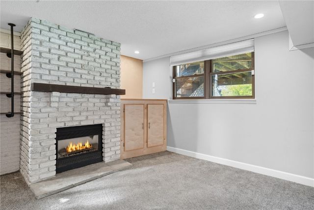 56 Julia Anne Drive NW, Cedar Rapids, IA 52405