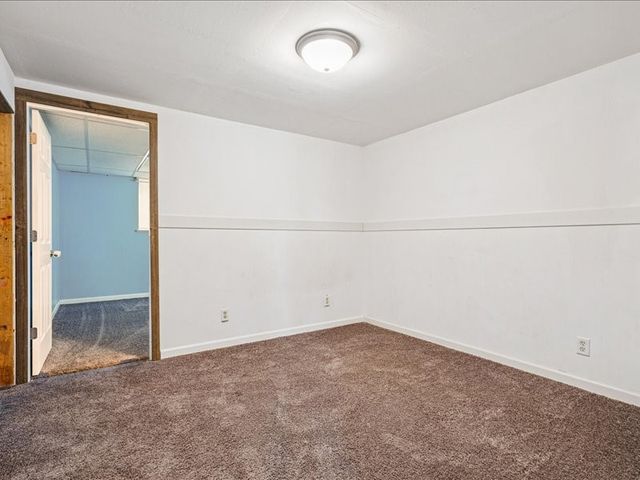 56 Julia Anne Drive NW, Cedar Rapids, IA 52405