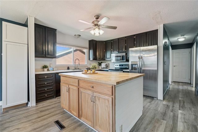 56 Julia Anne Drive NW, Cedar Rapids, IA 52405