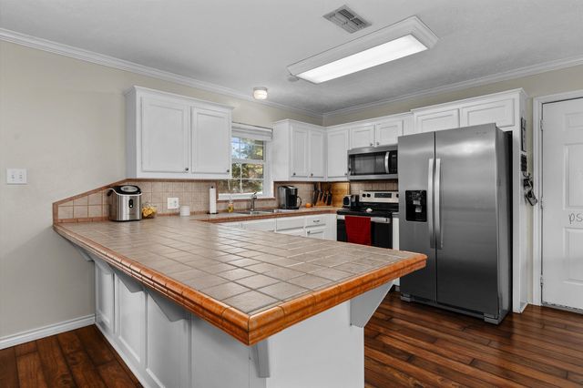 215 Spring Vlley Rd, Henderson, TX 75652