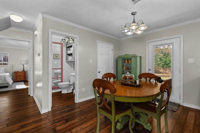 215 Spring Vlley Rd, Henderson, TX 75652