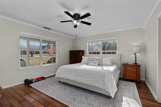 215 Spring Vlley Rd, Henderson, TX 75652