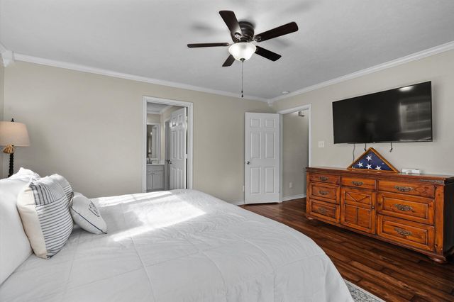 215 Spring Vlley Rd, Henderson, TX 75652