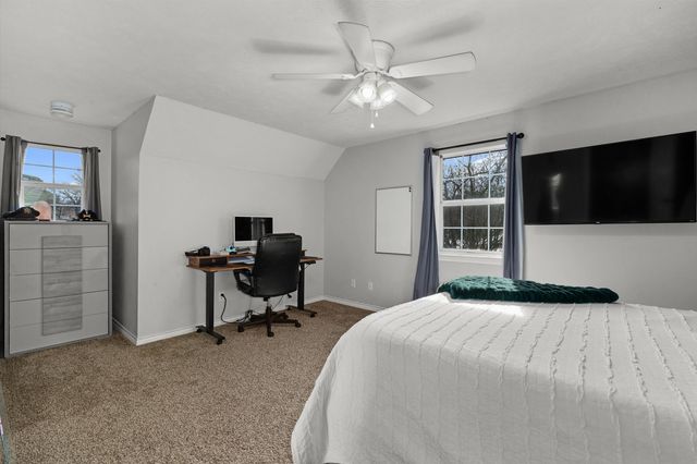 215 Spring Vlley Rd, Henderson, TX 75652