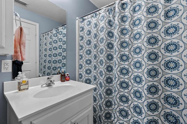 215 Spring Vlley Rd, Henderson, TX 75652