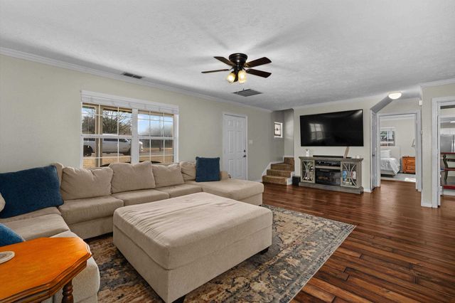 215 Spring Vlley Rd, Henderson, TX 75652