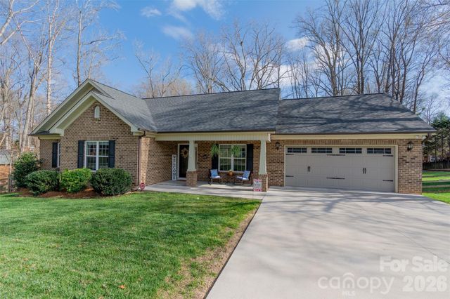 6729 Rollingwood Drive, Clemmons, NC 27012