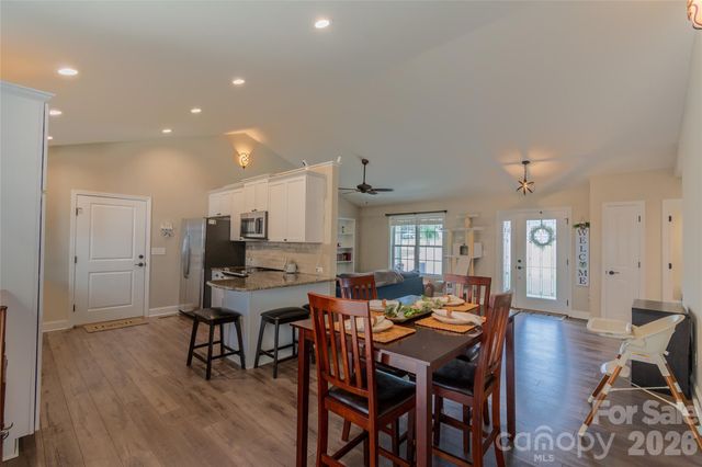 6729 Rollingwood Drive, Clemmons, NC 27012