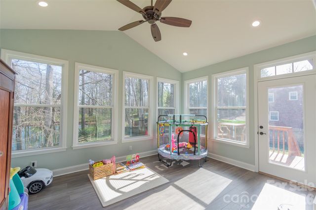 6729 Rollingwood Drive, Clemmons, NC 27012