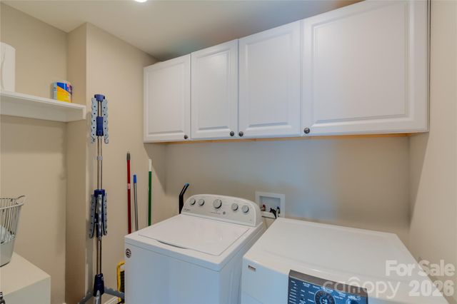 6729 Rollingwood Drive, Clemmons, NC 27012