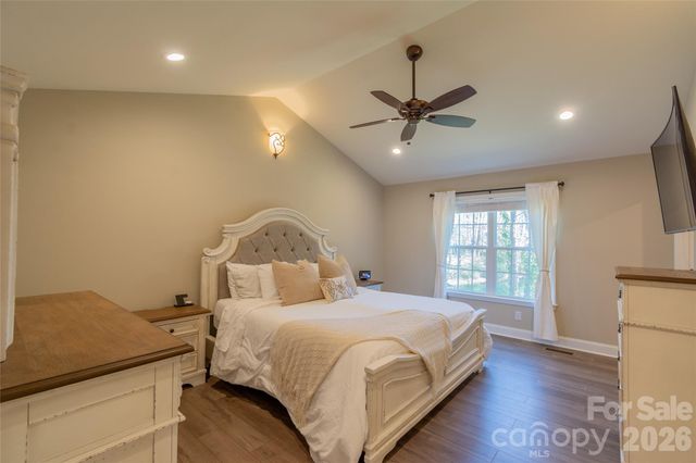 6729 Rollingwood Drive, Clemmons, NC 27012