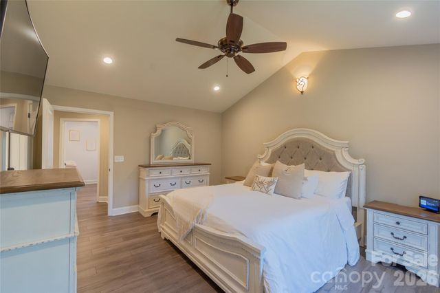 6729 Rollingwood Drive, Clemmons, NC 27012