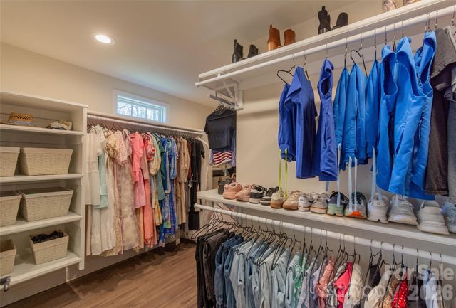 6729 Rollingwood Drive, Clemmons, NC 27012