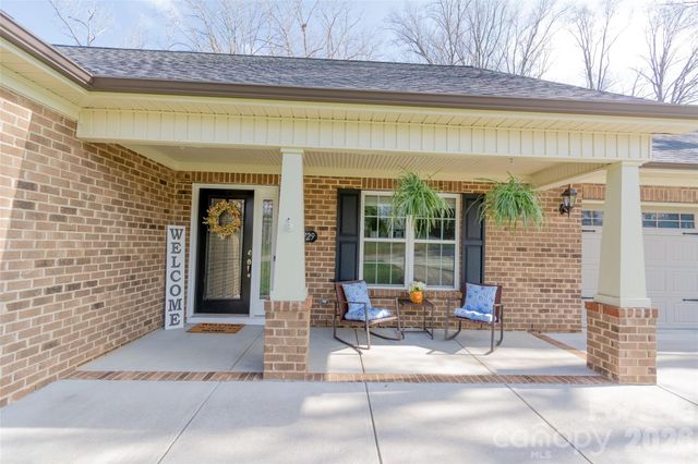 6729 Rollingwood Drive, Clemmons, NC 27012