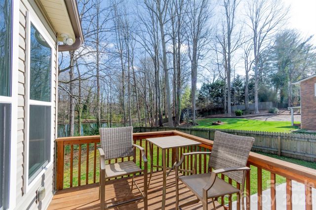 6729 Rollingwood Drive, Clemmons, NC 27012